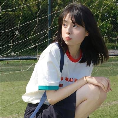 三个带面纱的女子